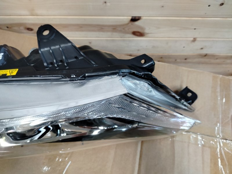 Фара ксеноновая передняя правая Venza 2012-2016 GV10