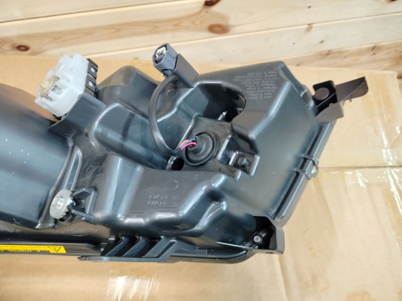 Фара ксеноновая передняя правая Venza 2012-2016 GV10