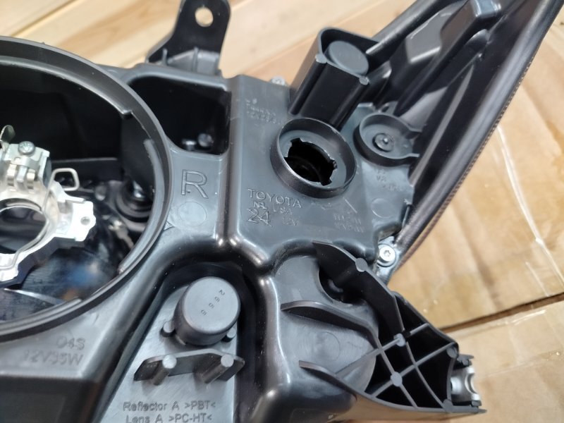 Фара ксеноновая передняя правая Venza 2012-2016 GV10