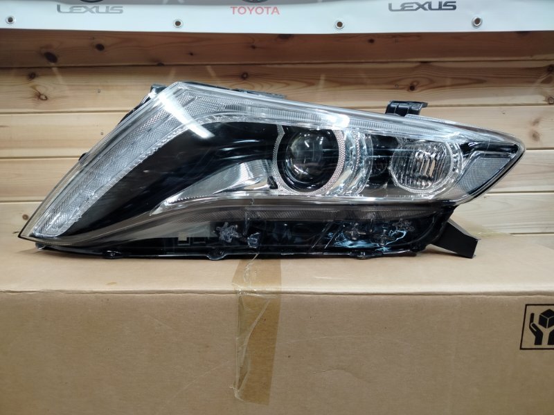 Фара ксеноновая передняя левая Toyota Venza 2012-2016 GV10 811700T040 новая