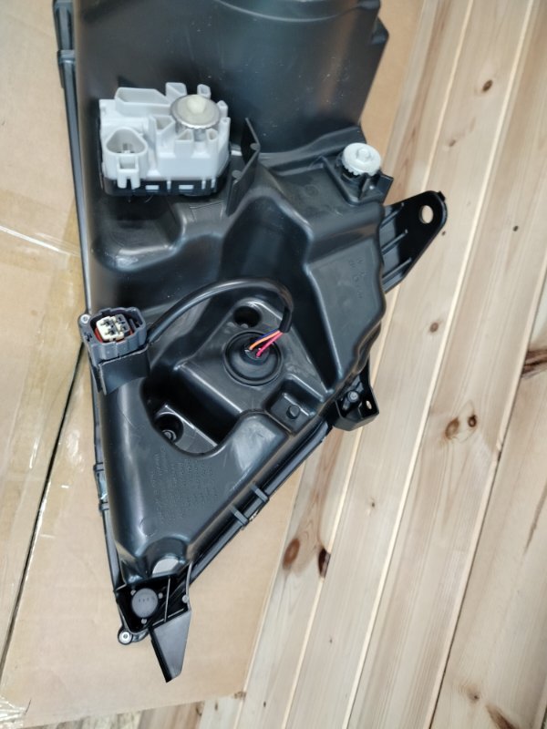 Фара ксеноновая передняя левая Venza 2012-2016 GV10