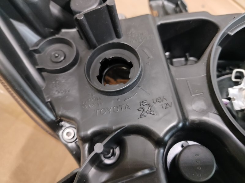 Фара ксеноновая передняя левая Venza 2012-2016 GV10