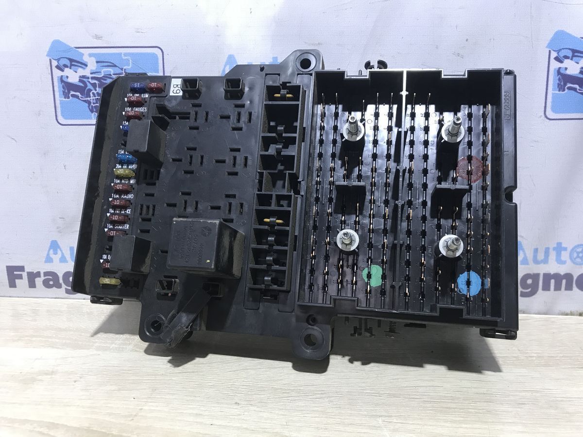 Блок предохранителей Dodge Caravan III 1999 HYHY 04707993ad Б/У