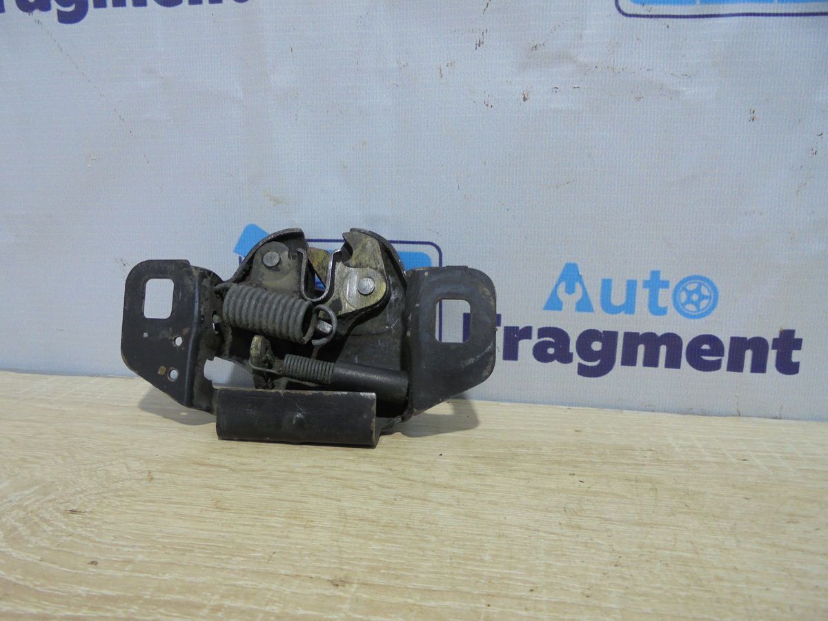 Запчасть замок капота Chrysler PT Cruiser 2001 ECC 2.0 55255451AB Б/У Замок капота Chrysler PT Cruiser 2001 ECC 2.0 55255451AB Б/У