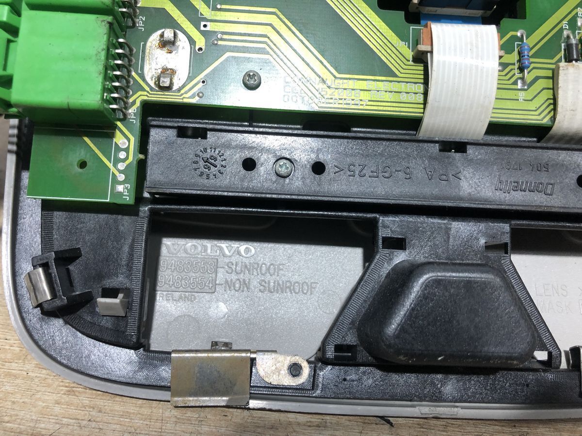 Фонарь салона (плафон) Volvo S80 I B6284T Фонарь салона (плафон) Volvo S80 I B6284T
