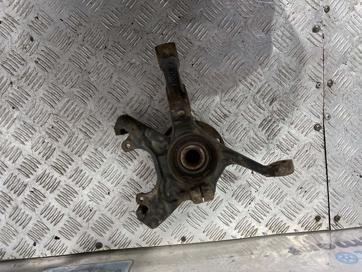 Кулак поворотный передний правый Golf Mk2 1991 P80F