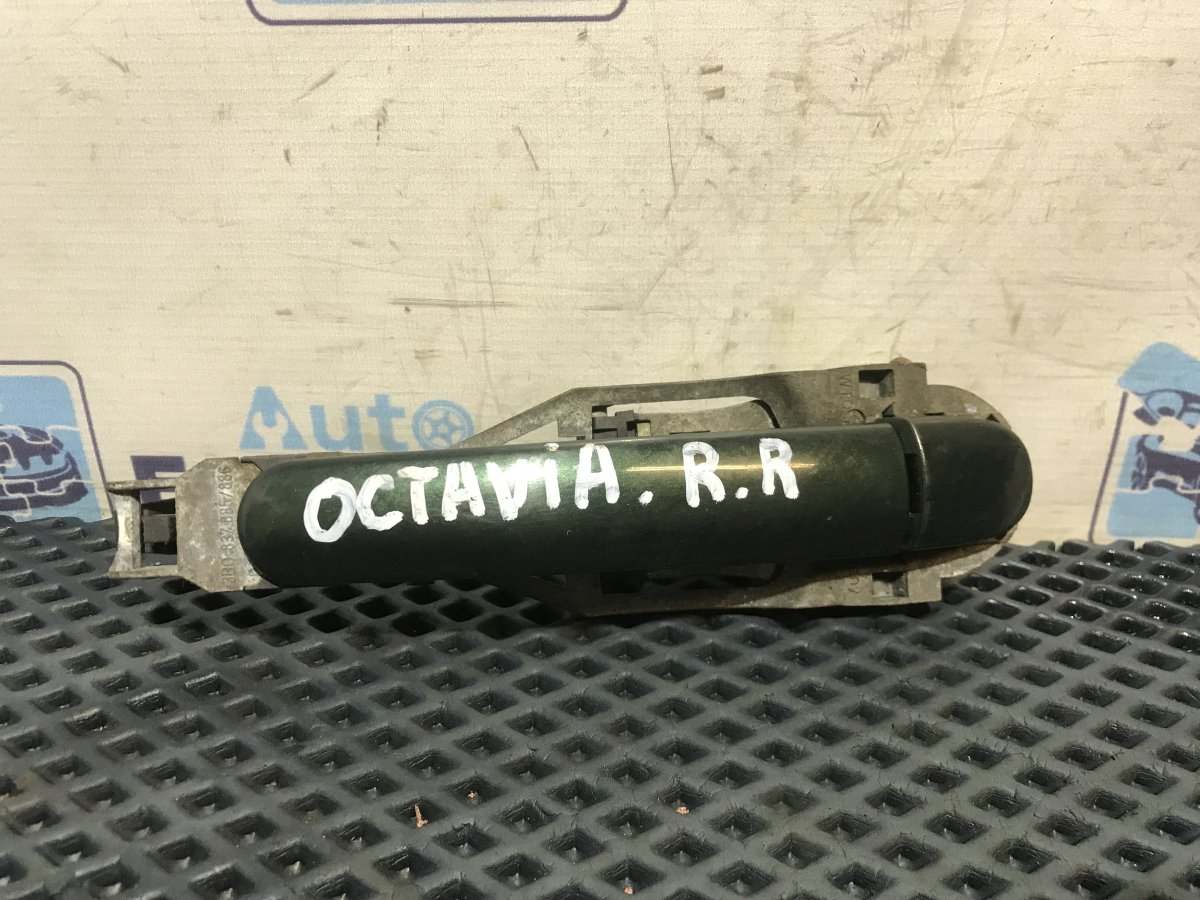 Запчасть ручка двери нaружная задняя правая Skoda Octavia 2000 AKL 1.6 Б/У Ручка двери нaружная задняя правая Skoda Octavia 2000 AKL 1.6 Б/У