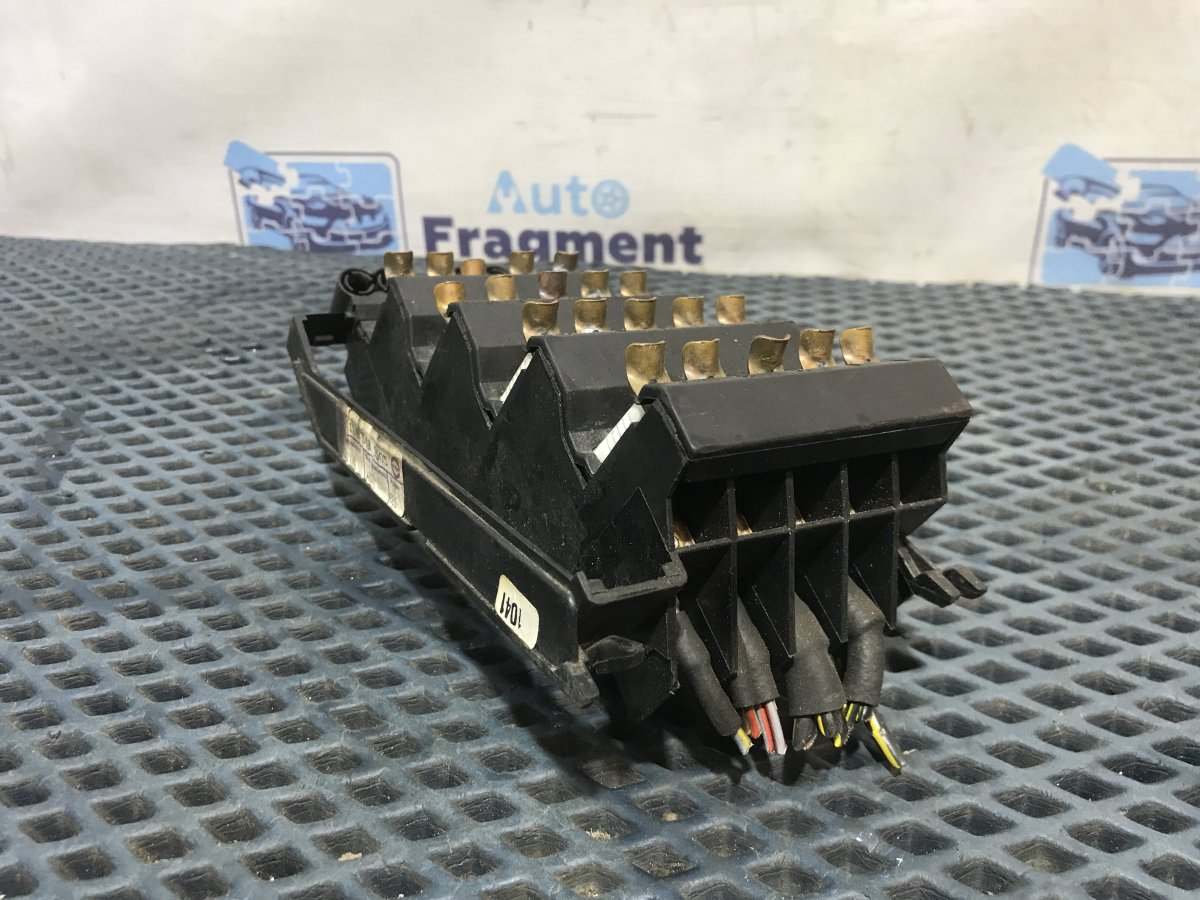 Блок предохранителей W124 1990 M102E20 2.0