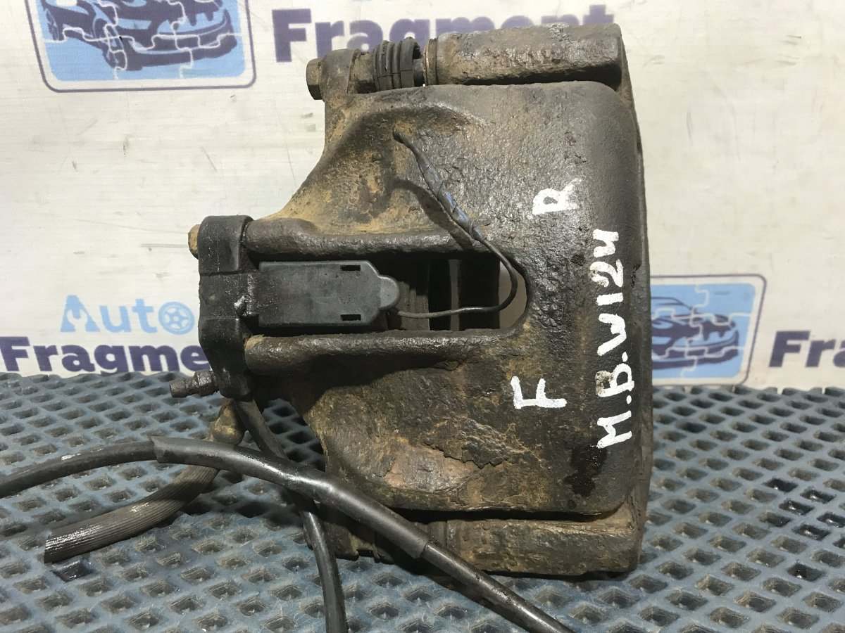 Суппорт передний правый W124 1990 M102E20 2.0
