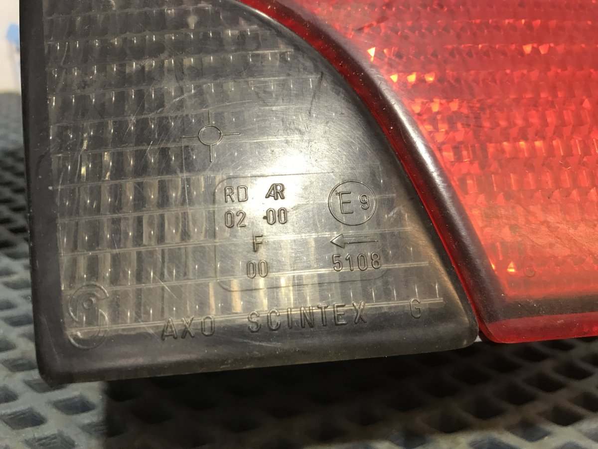 Фонарь в крышку багажника задний левый 406 I 1997 10KJF 1.8