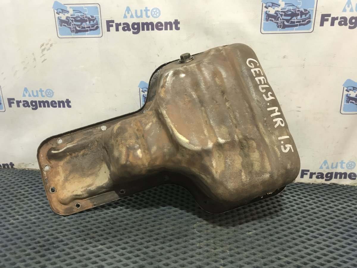 Запчасть поддон двигателя Geely MR 2008 JL4G18 1.8 Б/У Поддон двигателя Geely MR 2008 JL4G18 1.8 Б/У