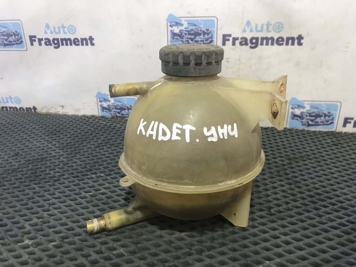 Запчасть бачок расширительный Opel Kadett 1990 C14NZ 1.4 Б/У Бачок расширительный Opel Kadett 1990 C14NZ 1.4 Б/У