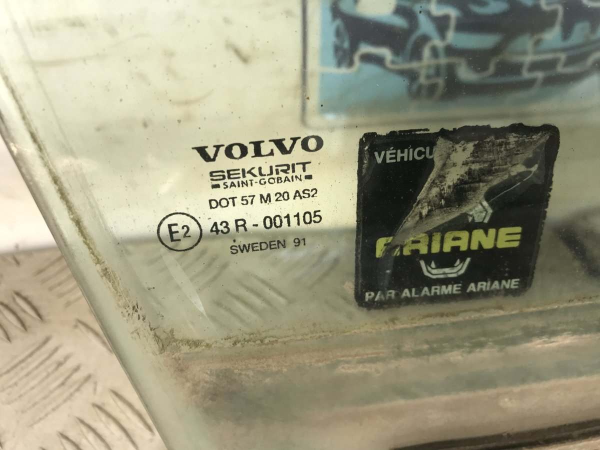 Стекло боковое переднее правое 960 1991 D24TIC 2.4
