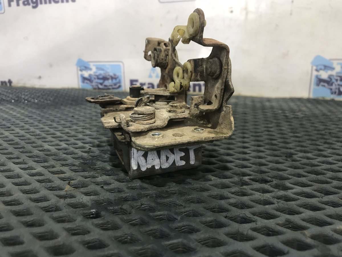 Замок двери задний левый Kadett 1987 12SC 1.2