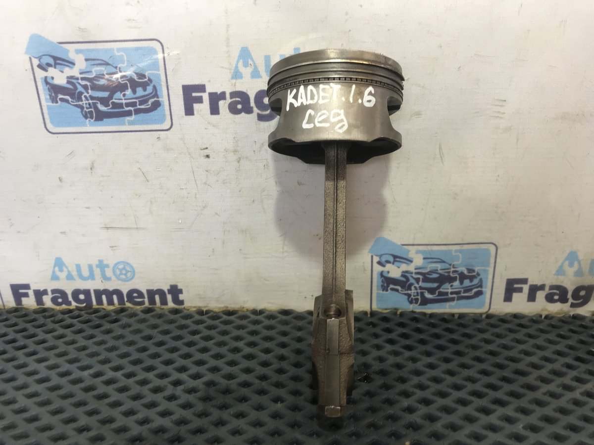Поршень с шатуном Opel Kadett E16NZ 1.6