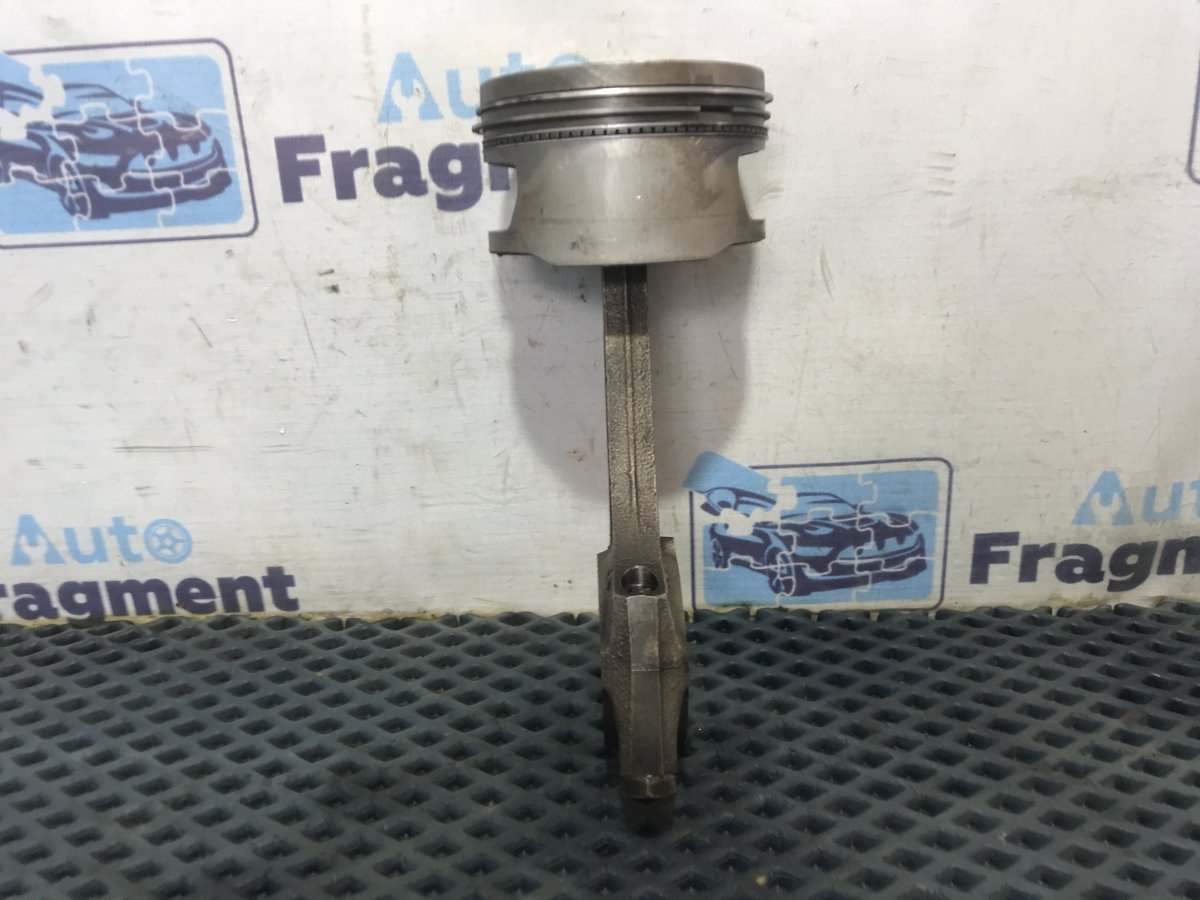 Поршень с шатуном Kadett 1988 E16NZ 1.6