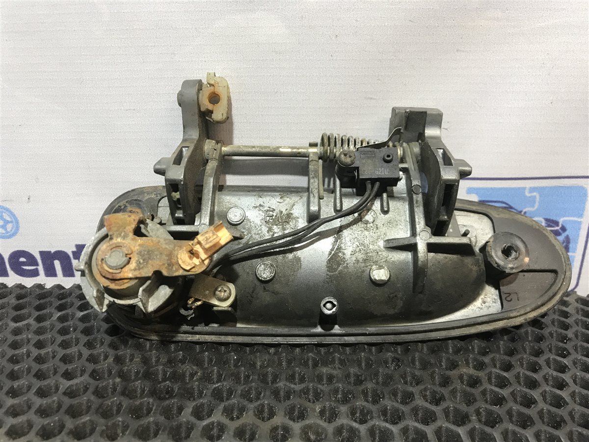 Ручка двери нaружная передняя левая Mazda 626 FS 2.0
