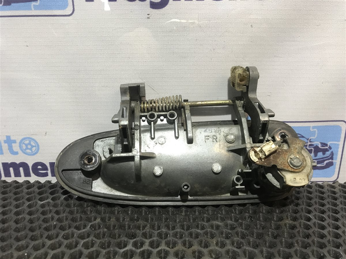 Ручка двери нaружная передняя правая 626 1992 FS 2.0