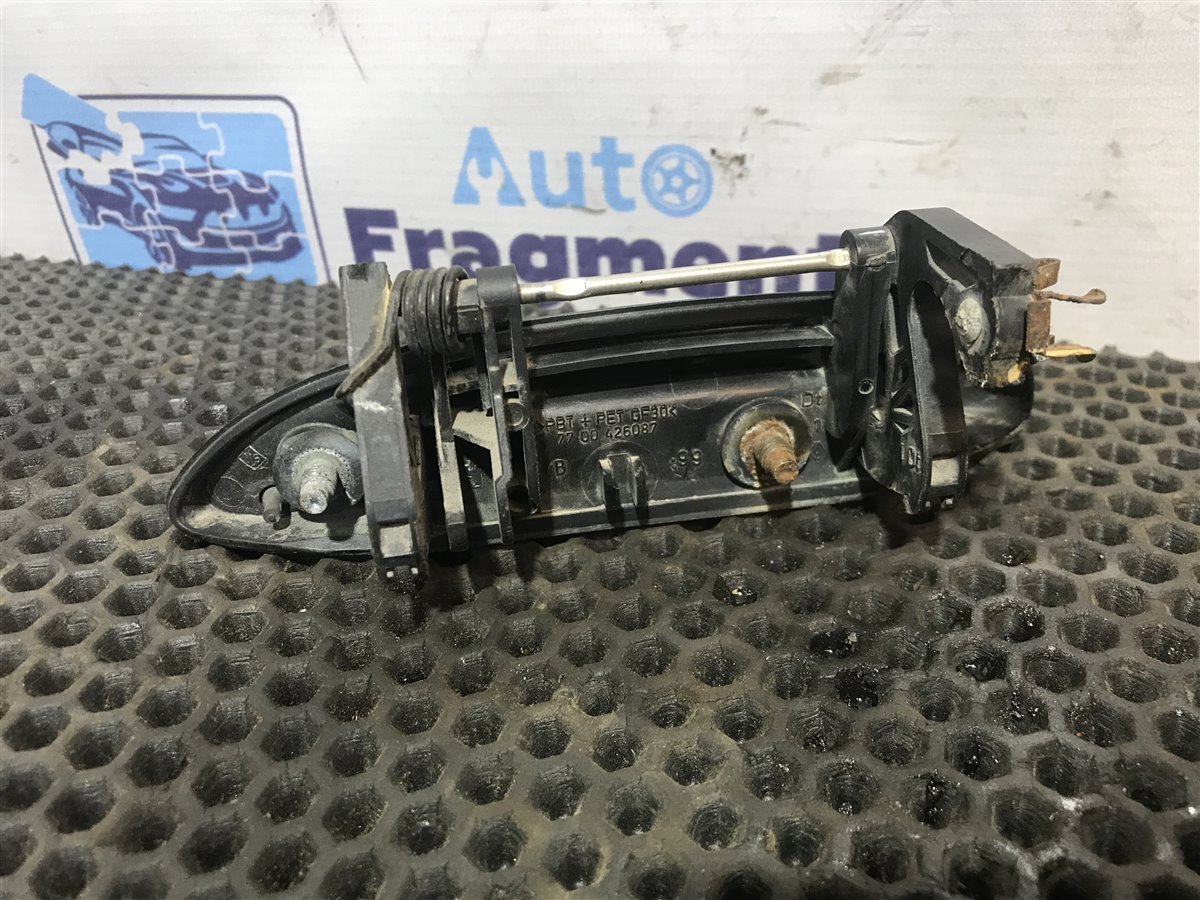 Ручка двери нaружная передняя правая Clio 1999 D7F710 1.2