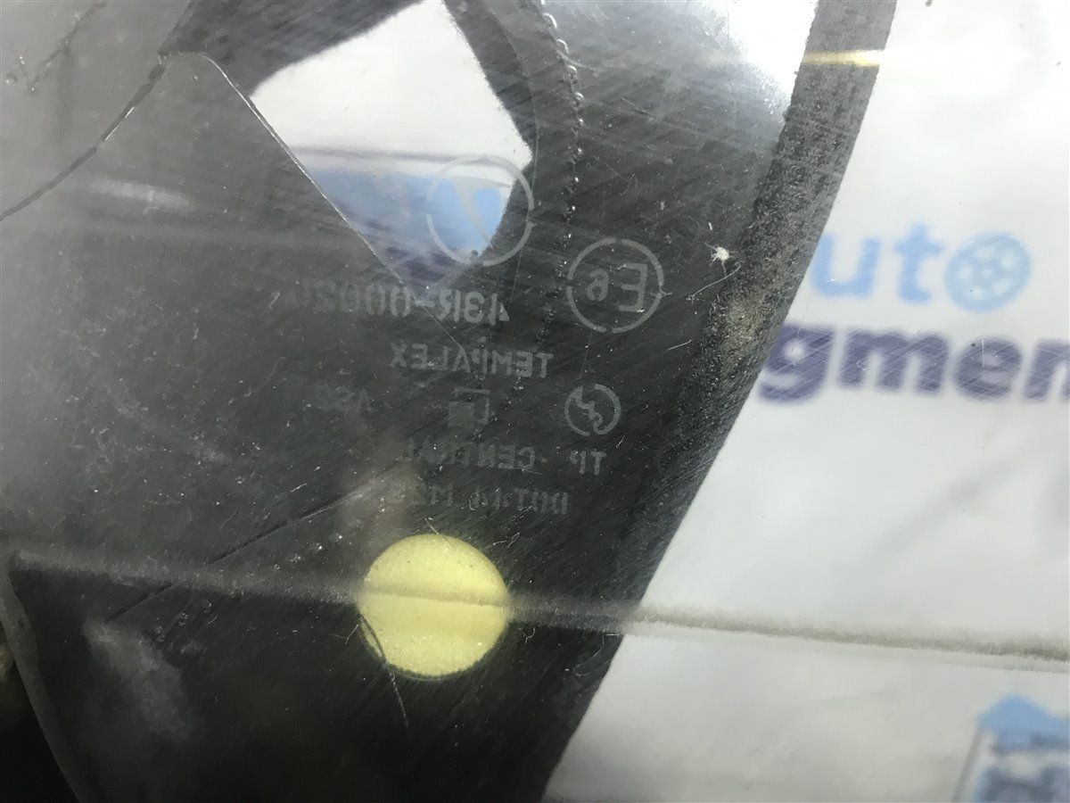 Стекло боковое переднее правое Integra 2000 ZC 1.6