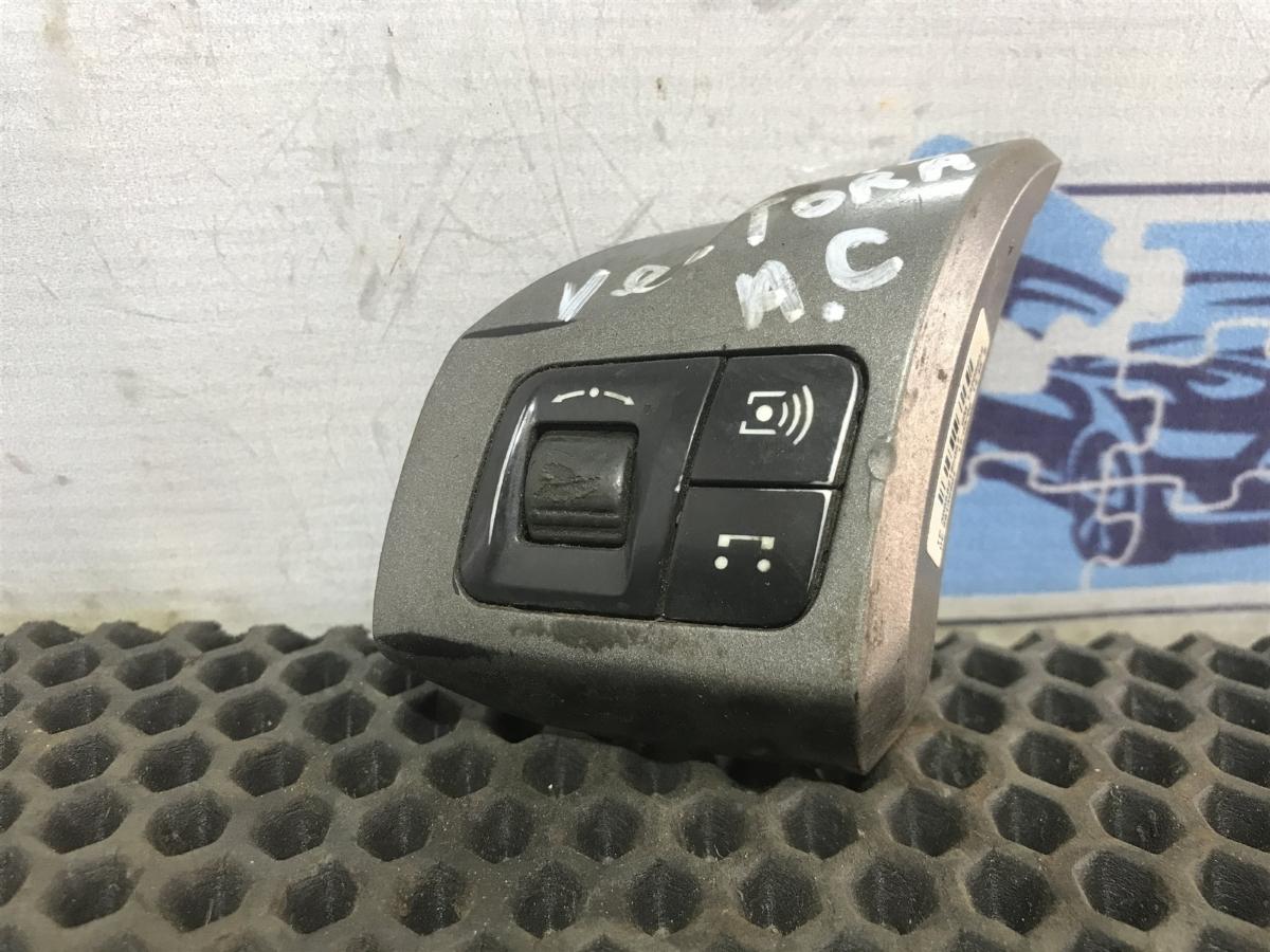 Запчасть кнопка многофункциональная Opel Vectra C 2006 Z22YH 2.2 13208858 Б/У Кнопка многофункциональная Opel Vectra C 2006 Z22YH 2.2 13208858 Б/У