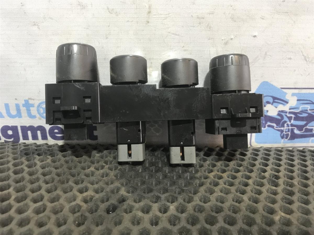 Блок кнопок SsangYong Actyon D20DT 2.0 Блок кнопок SsangYong Actyon D20DT 2.0