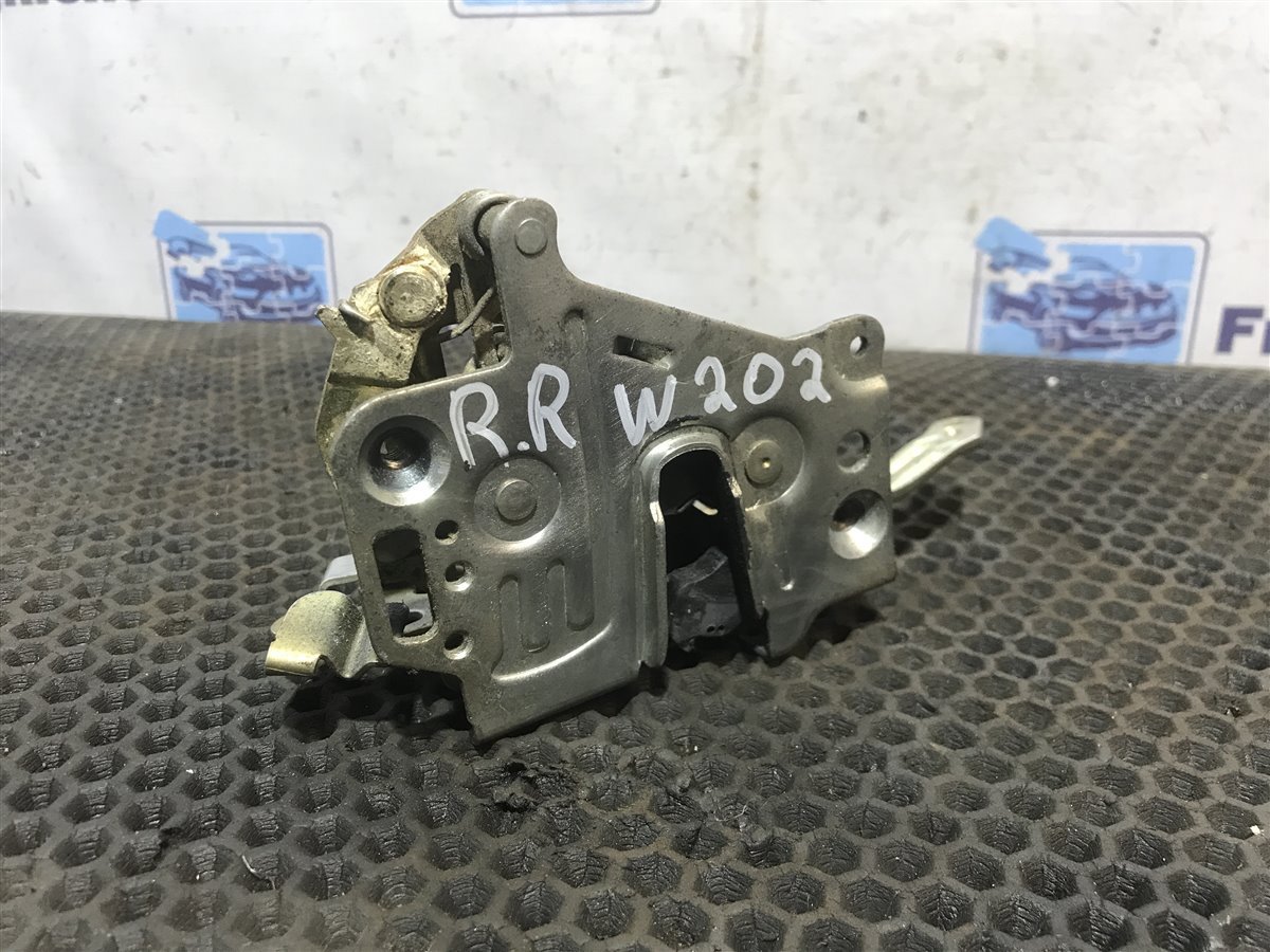 Замок двери задний правый Mercedes-Benz C-класс W202 1998 111.921 1.8 2027300635 Б/У