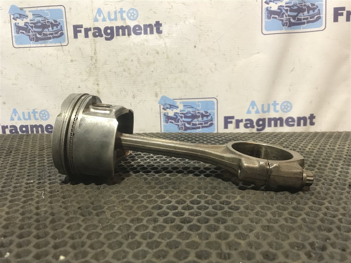 Поршень c шатуном Golf 4 2000 AXP 1.4