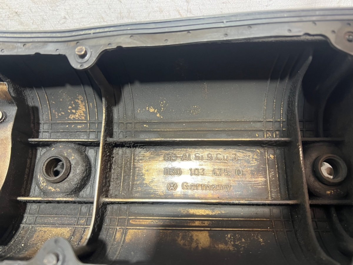 Крышка клапанная Octavia 2002 AEE 1.6
