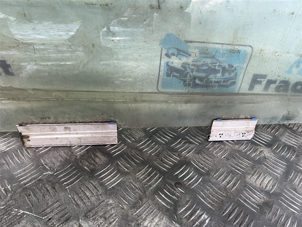 Стекло двери переднее правое Volvo 850 B5252FS 2.4 Стекло двери переднее правое Volvo 850 B5252FS 2.4