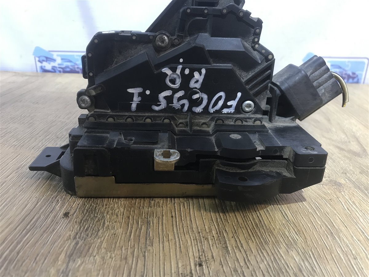 Замок двери задний правый Ford Focus EYDK 1.8
