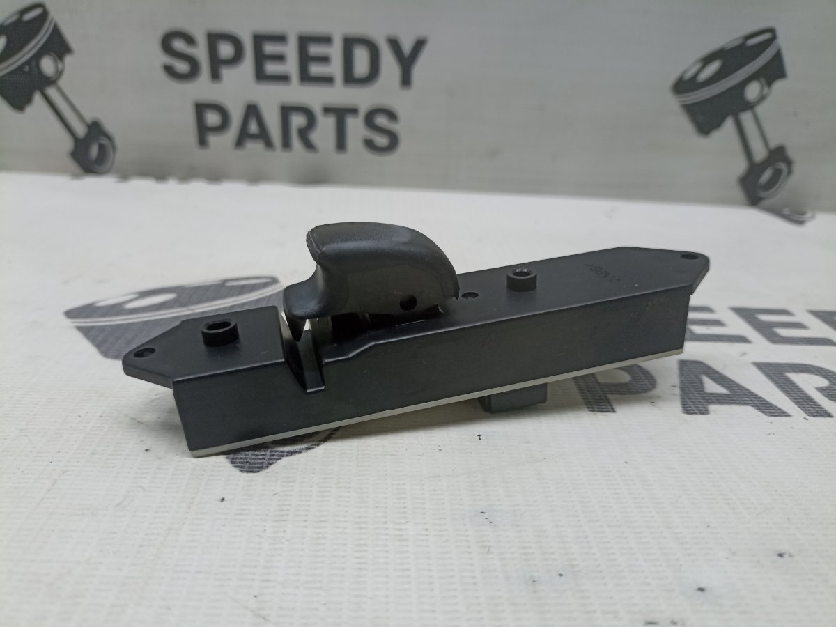 Запчасть кнопка стеклоподъемника передняя левая Mitsubishi Lancer Cedia 2001 GH-CS5W 4G93 MR558362 Б/У Кнопка стеклоподъемника передняя левая Mitsubishi Lancer Cedia 2001 GH-CS5W 4G93 MR558362 Б/У