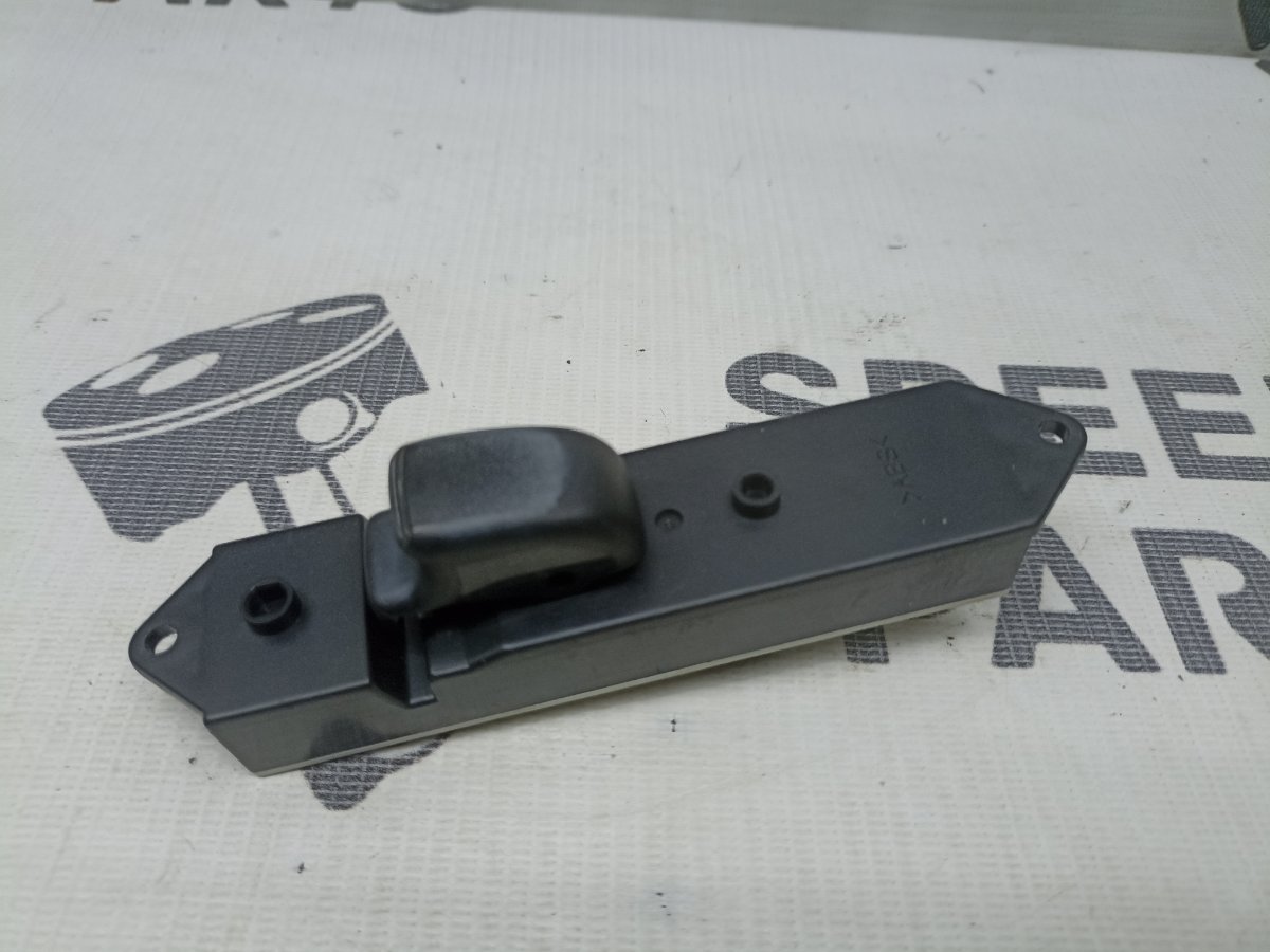 Кнопка стеклоподъемника передняя левая Lancer Cedia 2001 GH-CS5W 4G93 Кнопка стеклоподъемника передняя левая Lancer Cedia 2001 GH-CS5W 4G93