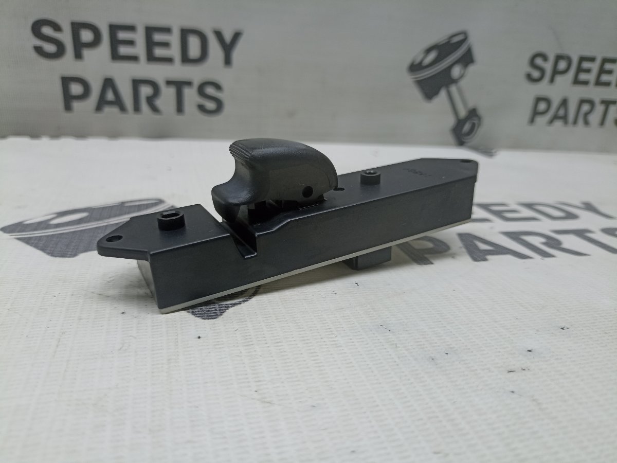 Кнопка стеклоподъемника передняя левая Mitsubishi Lancer Cedia GH-CS5W 4G93 Кнопка стеклоподъемника передняя левая Mitsubishi Lancer Cedia GH-CS5W 4G93