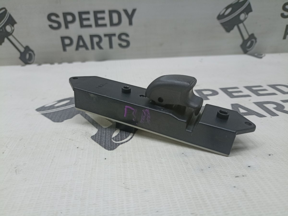 Кнопка стеклоподъемника передняя левая Lancer Cedia 2001 GH-CS5W 4G93 Кнопка стеклоподъемника передняя левая Lancer Cedia 2001 GH-CS5W 4G93