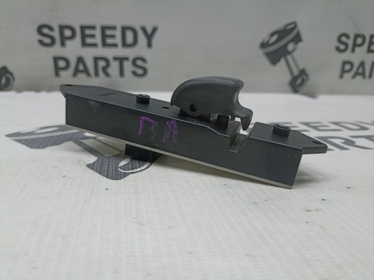 Кнопка стеклоподъемника передняя левая Lancer Cedia 2001 GH-CS5W 4G93 Кнопка стеклоподъемника передняя левая Lancer Cedia 2001 GH-CS5W 4G93