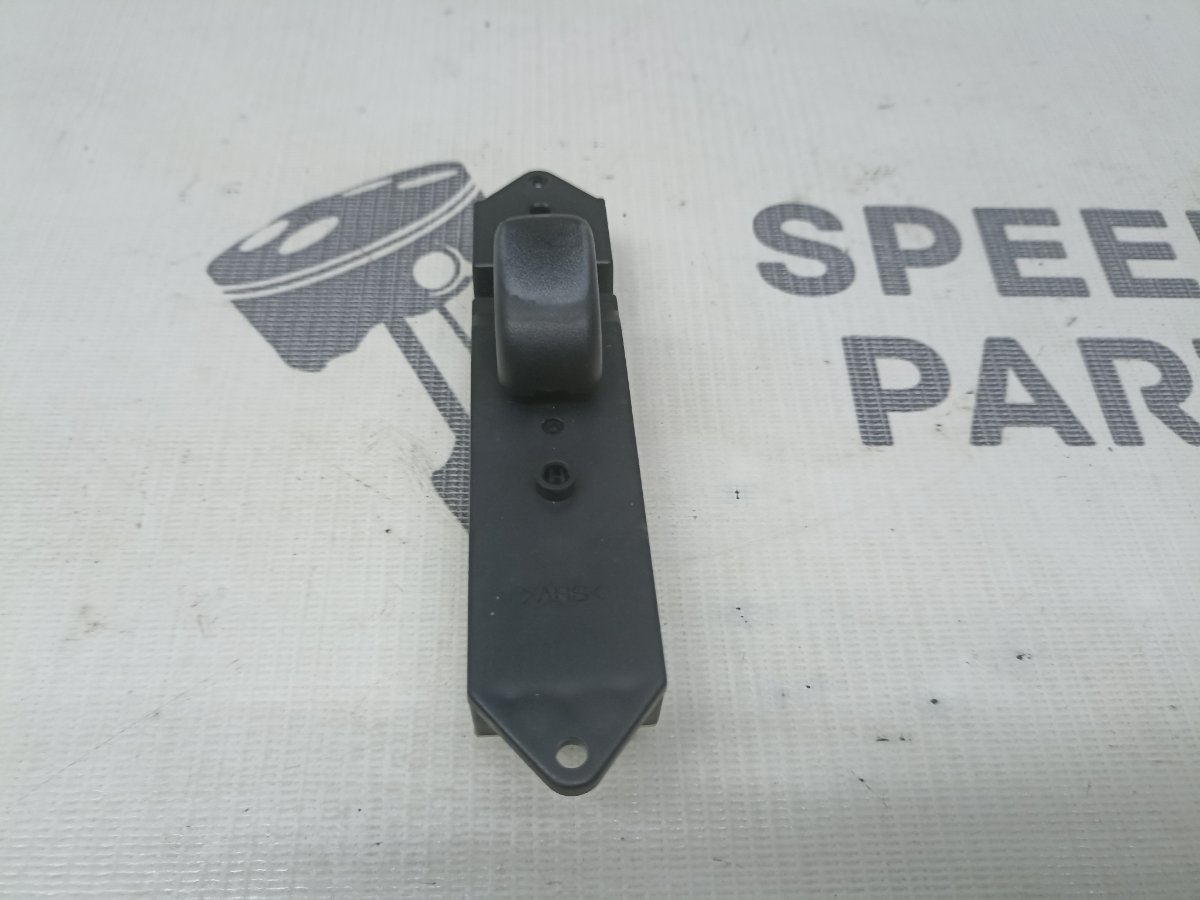 Кнопка стеклоподъемника передняя левая Lancer Cedia 2001 GH-CS5W 4G93 Кнопка стеклоподъемника передняя левая Lancer Cedia 2001 GH-CS5W 4G93