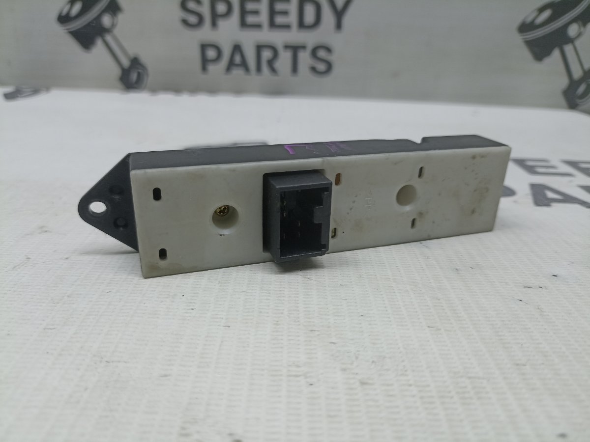 Кнопка стеклоподъемника передняя левая Lancer Cedia 2001 GH-CS5W 4G93 Кнопка стеклоподъемника передняя левая Lancer Cedia 2001 GH-CS5W 4G93