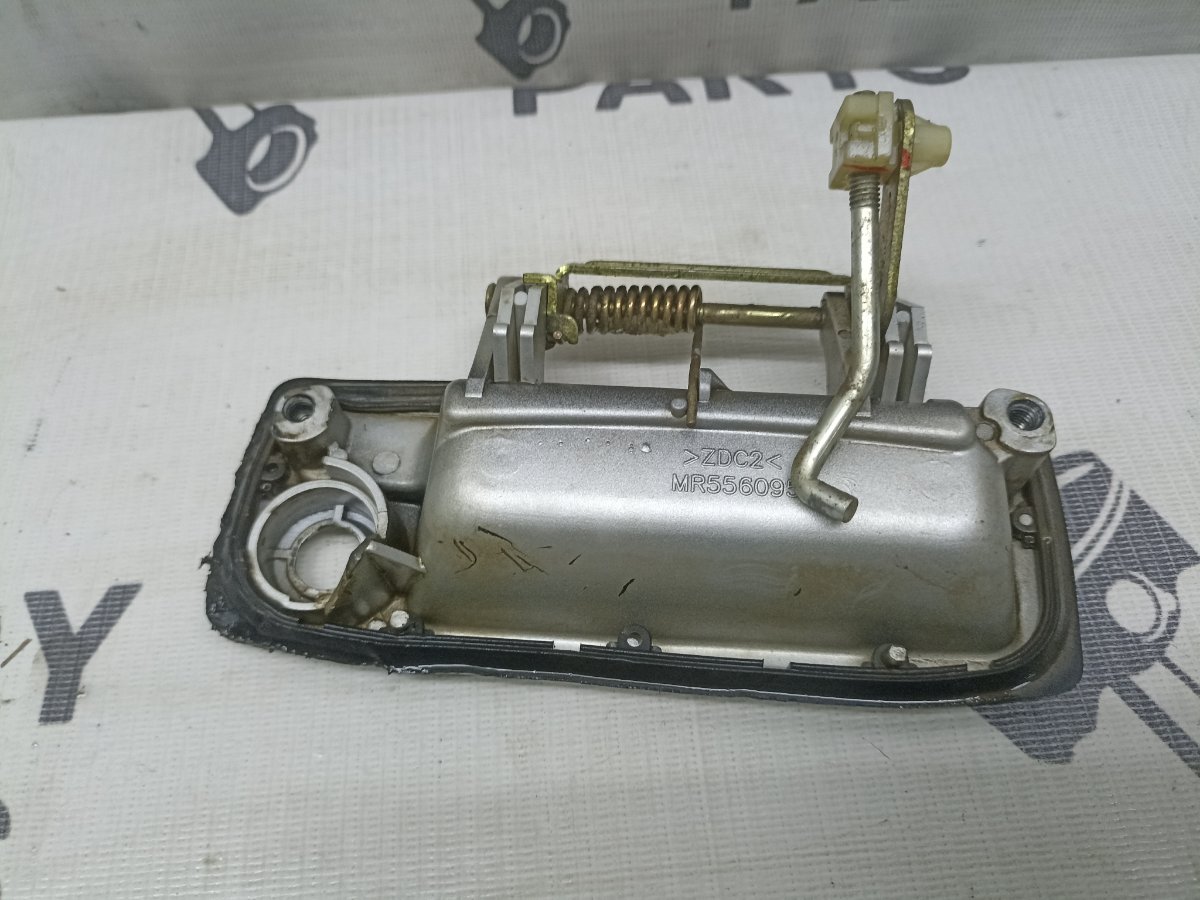 Ручка двери багажника Lancer Cedia 2001 GH-CS5W 4G93
