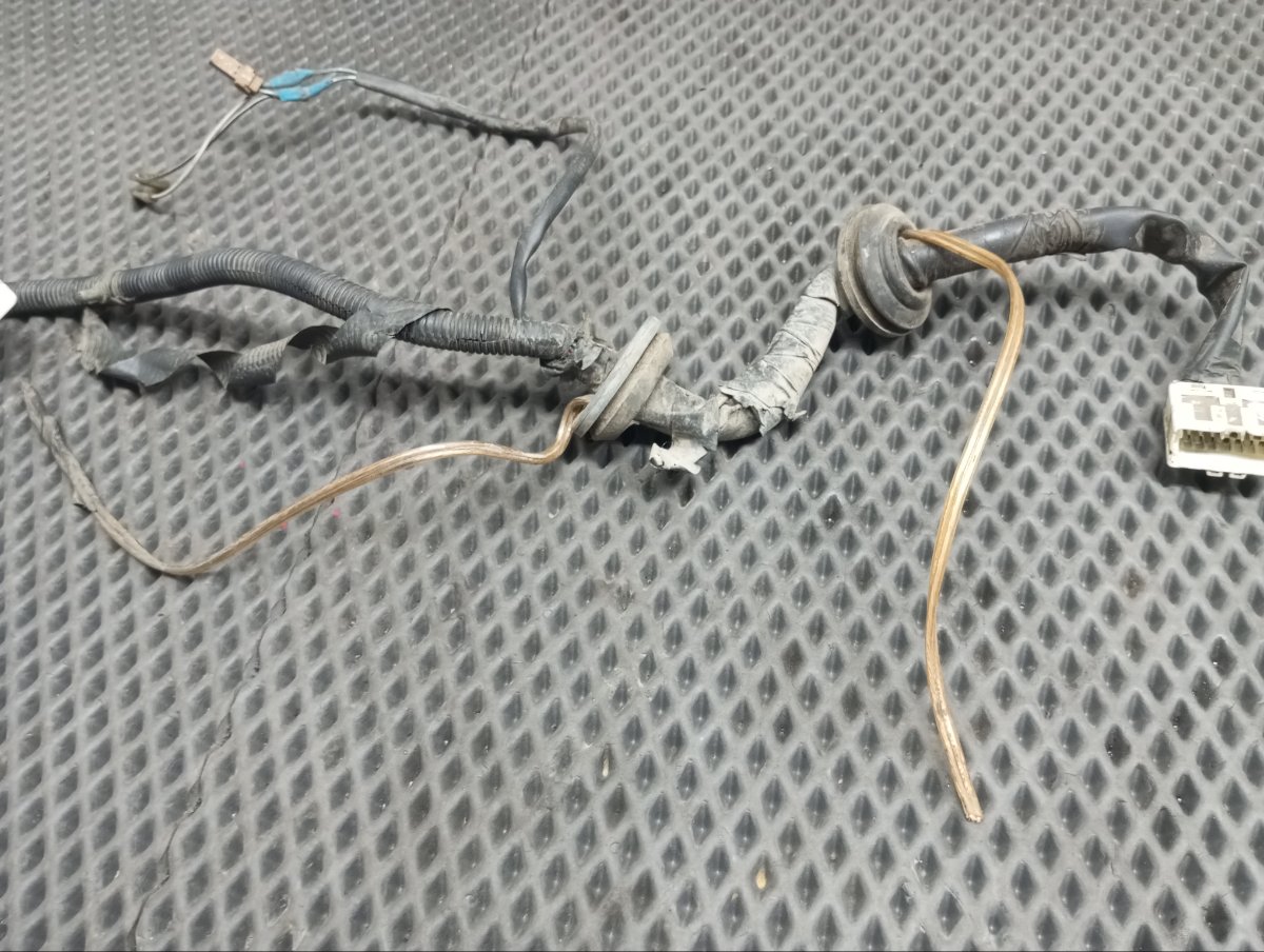 Проводка двери передняя левая Nissan Cefiro E-A32 VQ20DE