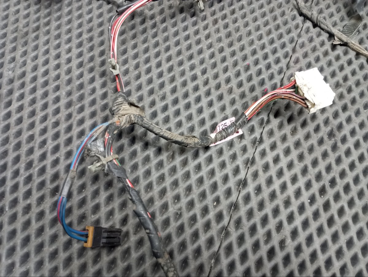 Проводка двери передняя левая Cefiro 1996 E-A32 VQ20DE