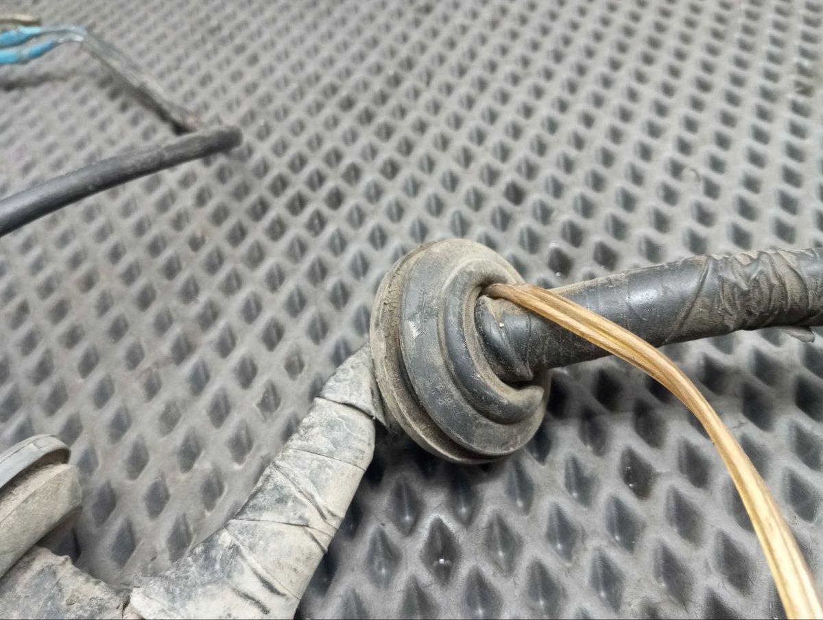 Проводка двери передняя левая Cefiro 1996 E-A32 VQ20DE