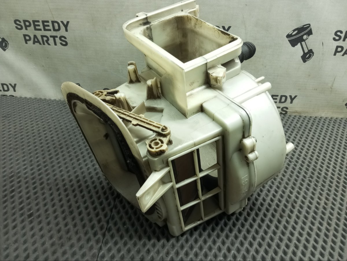 Корпус мотора печки Cefiro 1996 E-A32 VQ20DE