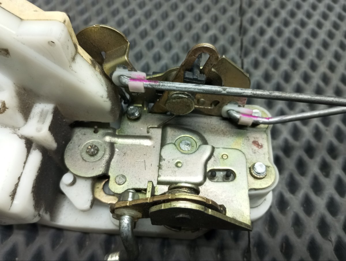 Замок боковой двери задний левый Vigor 1993 E-CC3 G20A