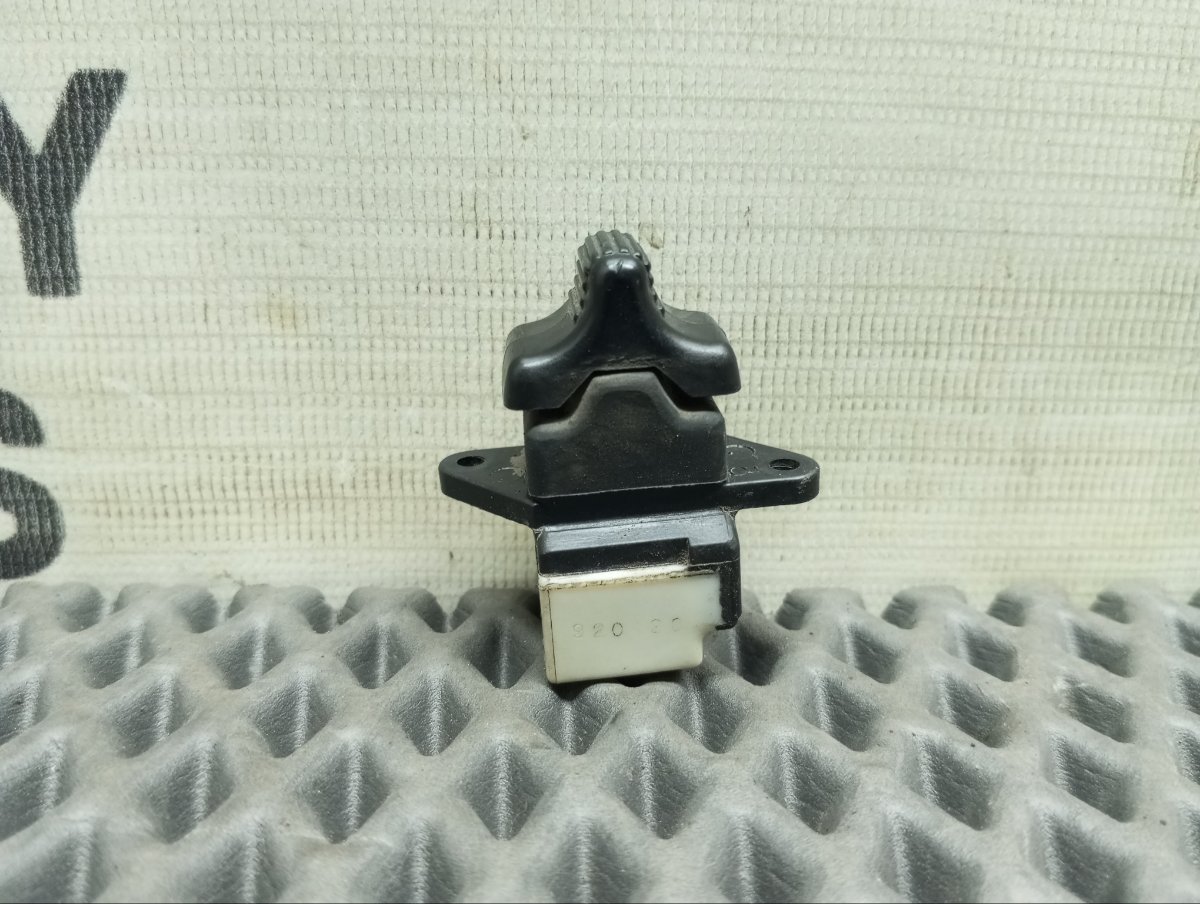 Кнопка стеклоподъемника передняя левая Honda Vigor 1993 E-CC3 G20A 35765-SL4-013 Б/У