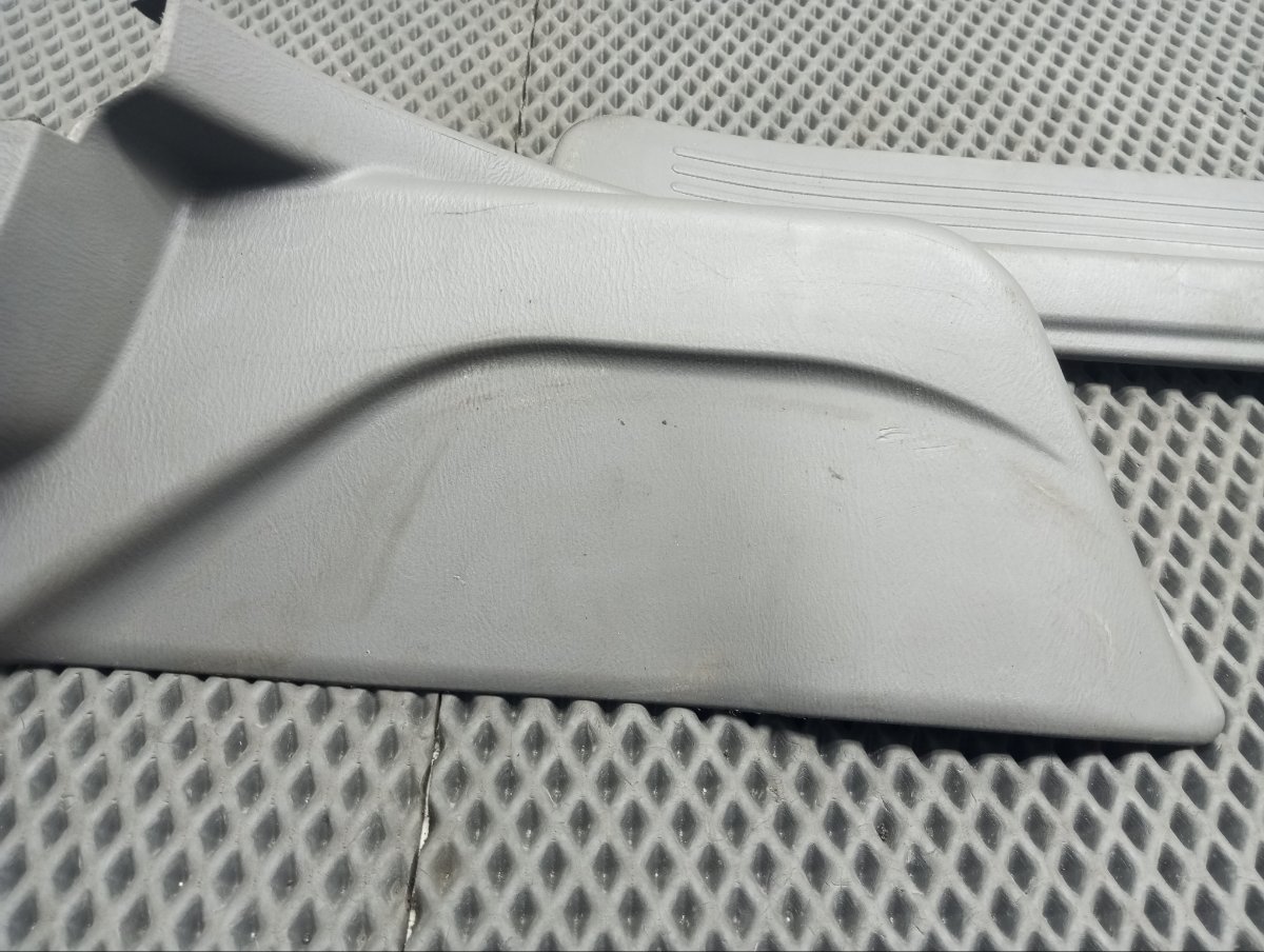 Накладка на порог салона задняя левая Outback 1999 BH9 EJ251 Накладка на порог салона задняя левая Outback 1999 BH9 EJ251