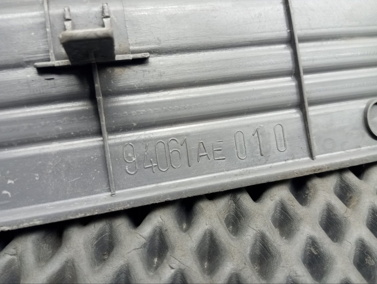 Накладка на порог салона задняя левая Outback 1999 BH9 EJ251 Накладка на порог салона задняя левая Outback 1999 BH9 EJ251