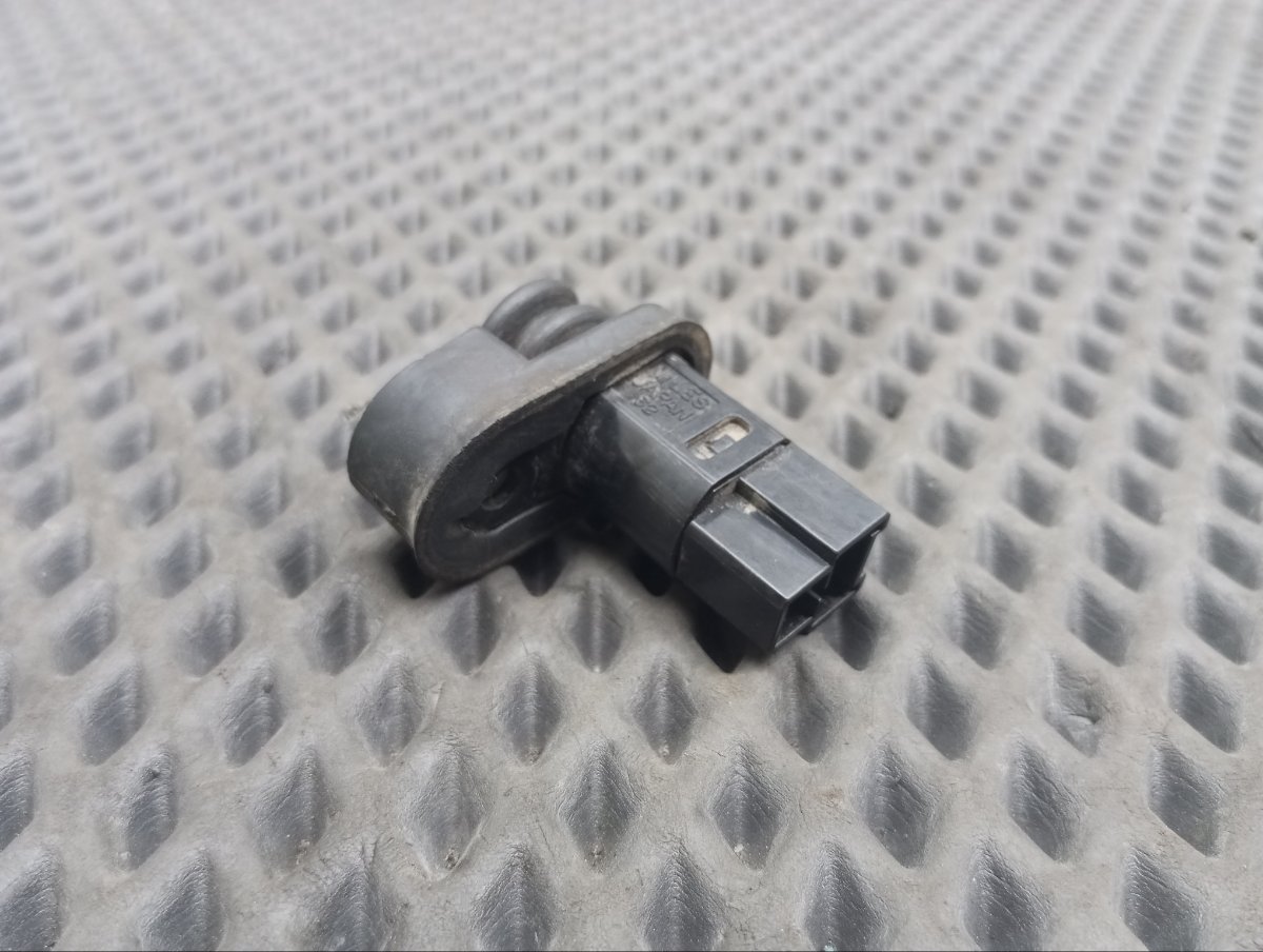 Датчик открытия двери задний правый Subaru Outback BH9 EJ251