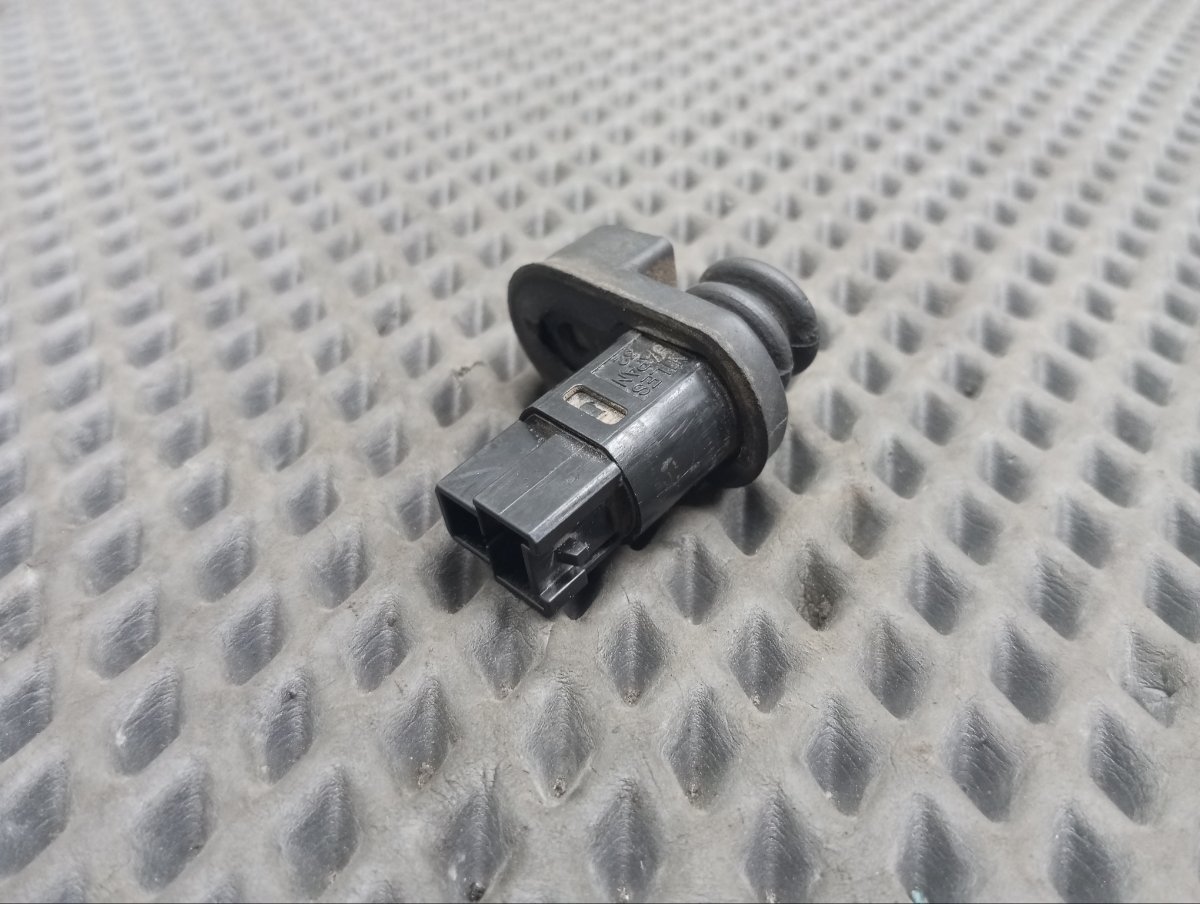 Датчик открытия двери задний правый Outback 1999 BH9 EJ251