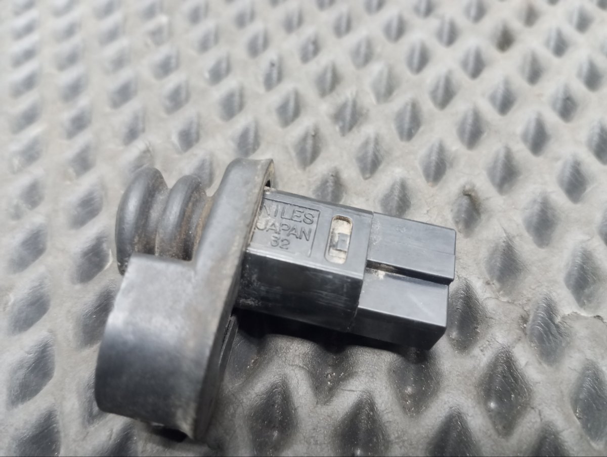 Датчик открытия двери задний правый Outback 1999 BH9 EJ251